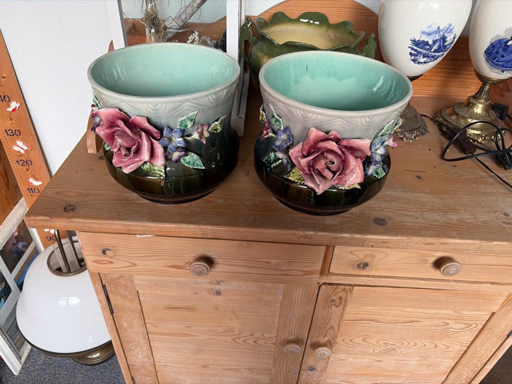 Set van 2 Vintage Bloempotten met Rozen Reliëf, Antiek en Kunst, Ophalen of Verzenden