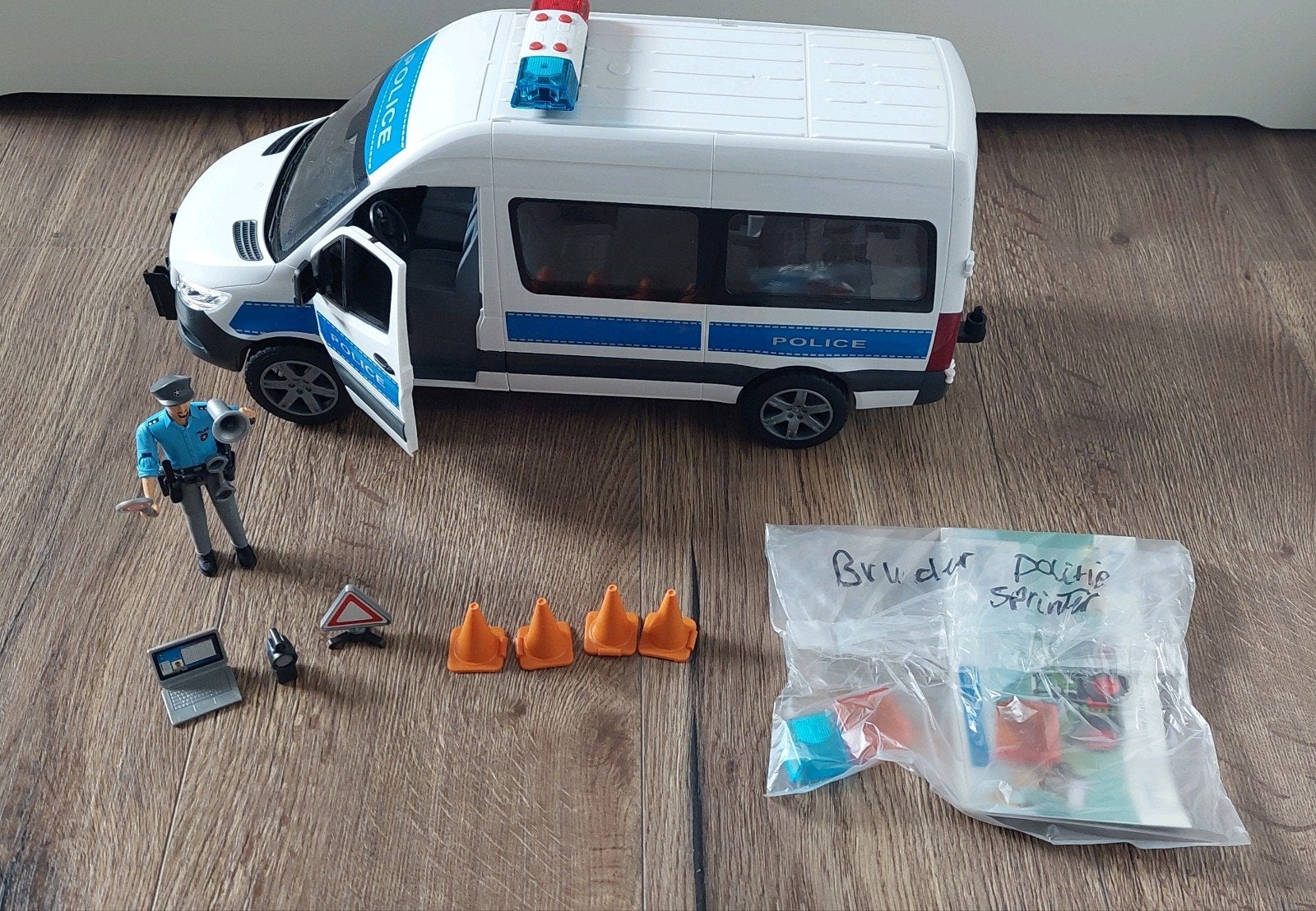 Bruder 2683 Mercedes-Benz sprinter politiebus licht/geluid, Ophalen of Verzenden, Zo goed als nieuw