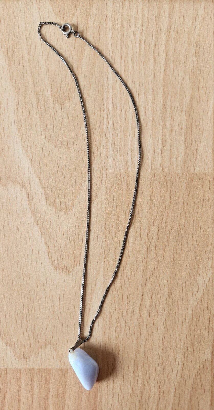 Ketting met paars / blauwe chalcedoon steen, Sieraden, Tassen en Uiterlijk, Kettingen, Ophalen of Verzenden, Gebruikt, Paars, Steen of Mineraal