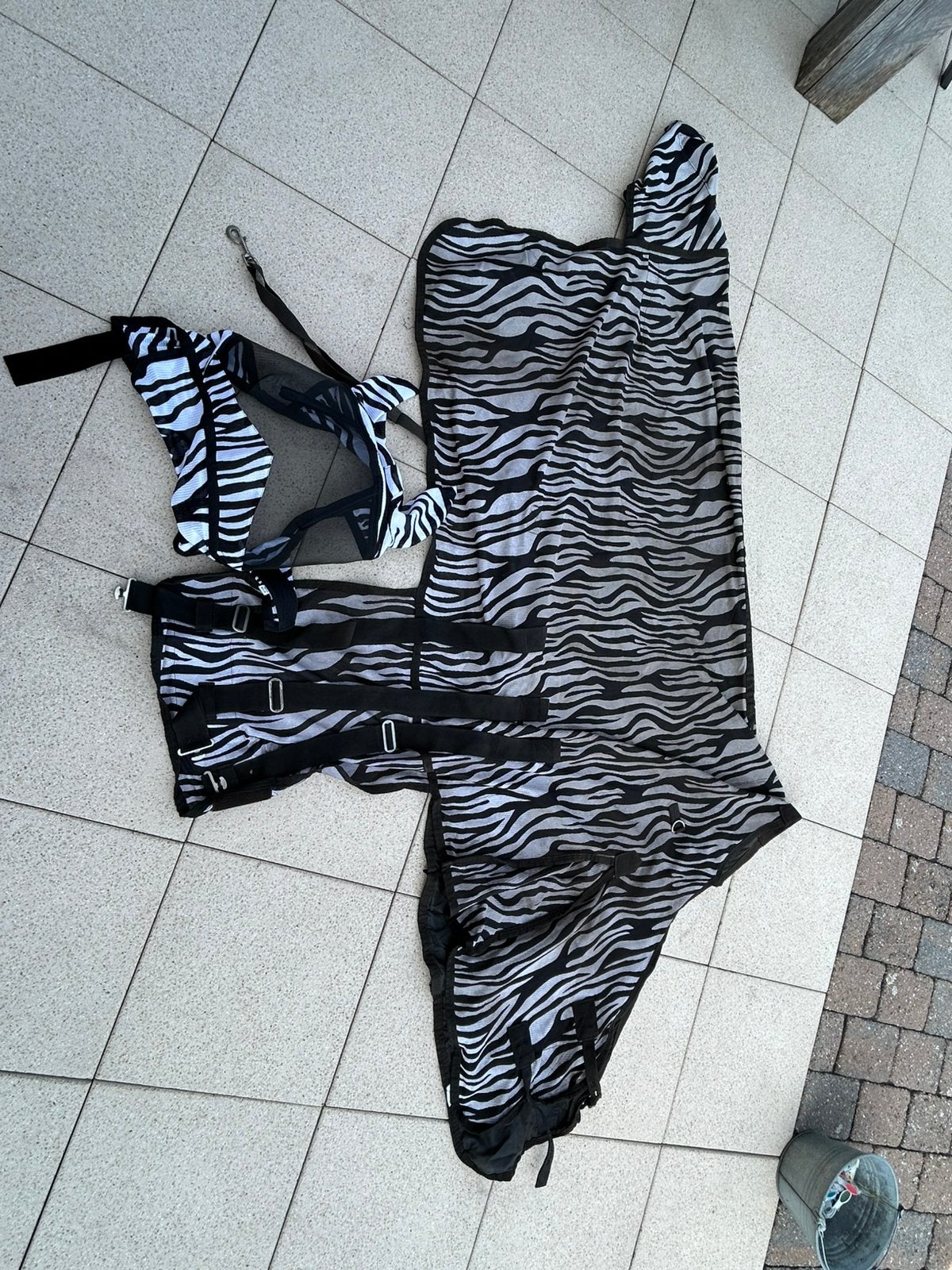 QHP vliegendeken zebra 195 cm, Dieren en Toebehoren, Paarden en Pony's | Dekens en Dekjes, Gebruikt, Vliegendeken, Afneembare hals