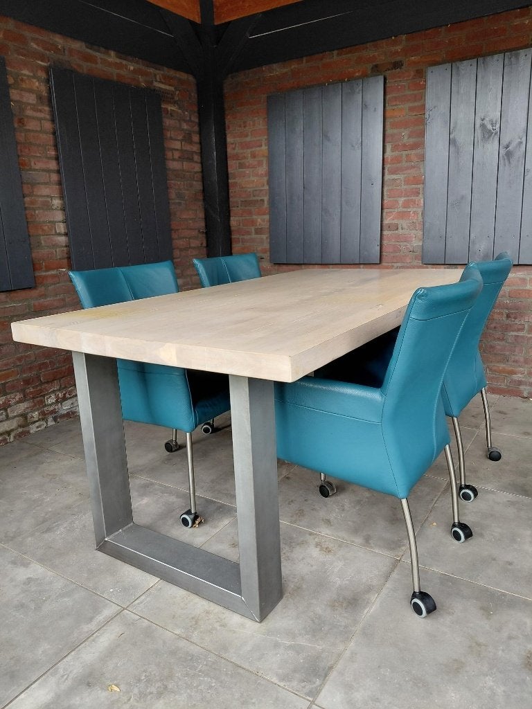 5-delige eethoek, rechthoekige eettafel + 4 stoelen, € 300,-