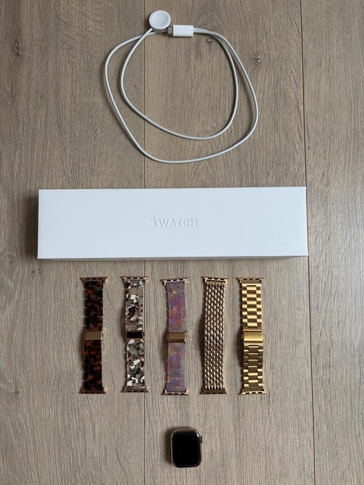 Apple Watch 8 Goud 41mm vrijwel nieuw, Geel, IOS, Ophalen of Verzenden, Zo goed als nieuw