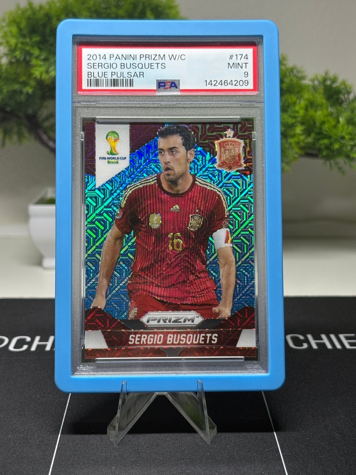 Panini prizm world cup 2014 Busquets blue pulsar PSA 9 kaart, Hobby en Vrije tijd, Ophalen of Verzenden, Zo goed als nieuw, Plaatje