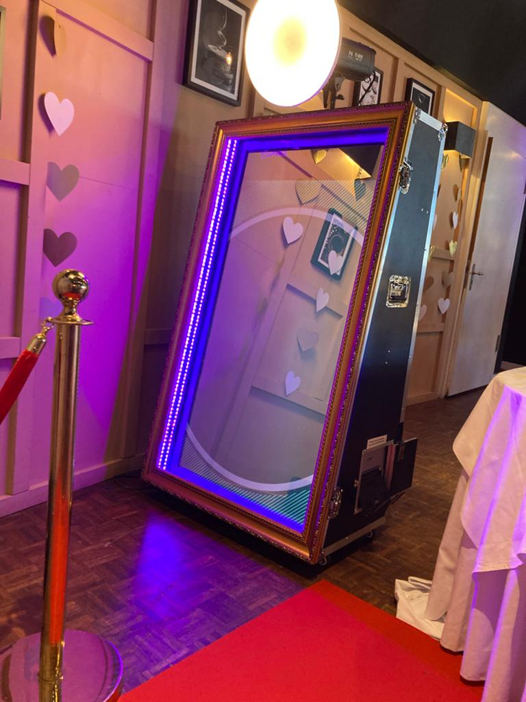 Magic Mirror Photobooth✨, Hobby en Vrije tijd, Feestartikelen | Verhuur, Ophalen of Verzenden, Zo goed als nieuw, Overige