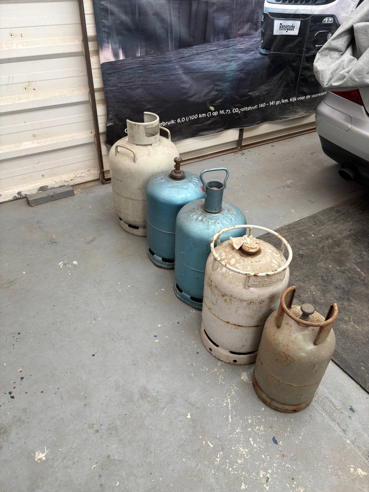 5 oude gasflessen ( leeg) waaronder een buikfles, Ophalen, Gebruikt