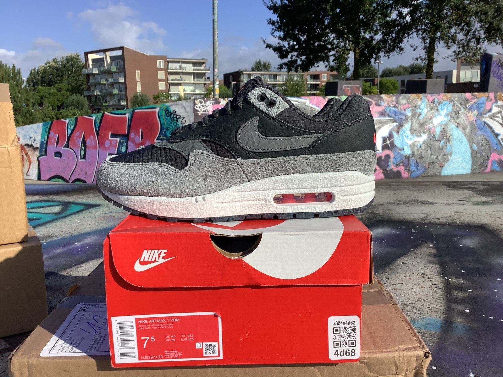 Nike Air Max 1“ Premium Dark Smoke Gray Flash “ maat 40,5‼️, Kleding | Heren, Overige kleuren, Nieuw, Ophalen of Verzenden, Sneakers of Gympen