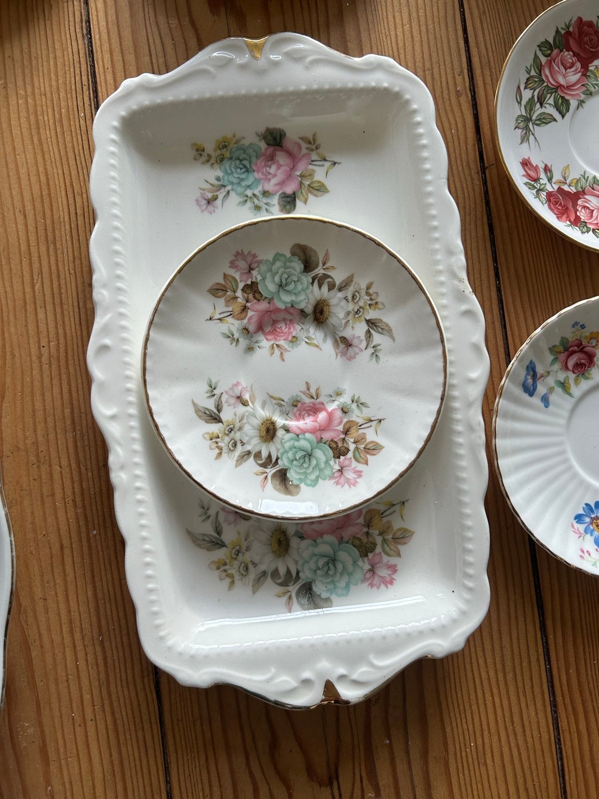 Oud bloemetjes servies - Diverse stukken, Ophalen of Verzenden