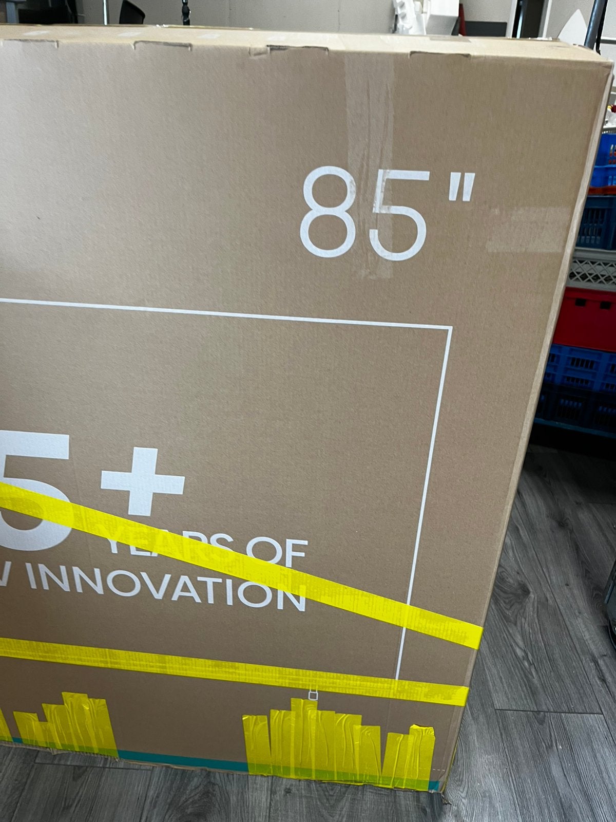 Hisebse 85 inch, Minder dan 4 cm, Overige materialen, Ophalen of Verzenden, Zo goed als nieuw
