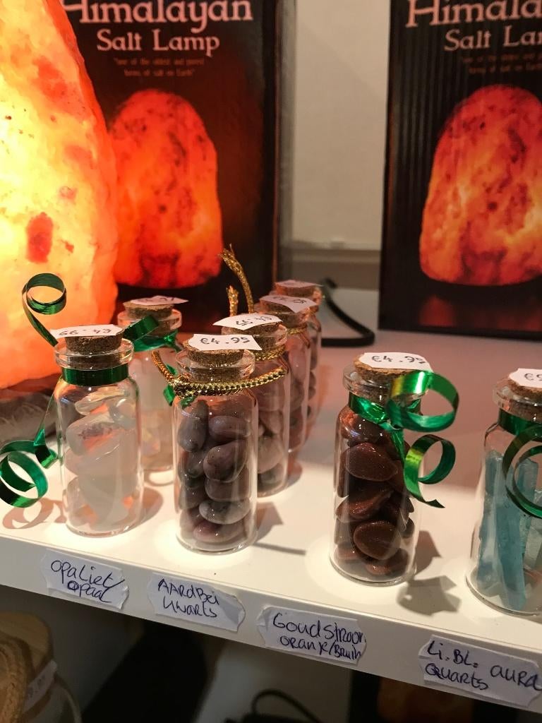 LOSSE GLAZEN FLESJES GEVULD MET MINERALEN LOS € 4,95, Ophalen of Verzenden, Mineraal