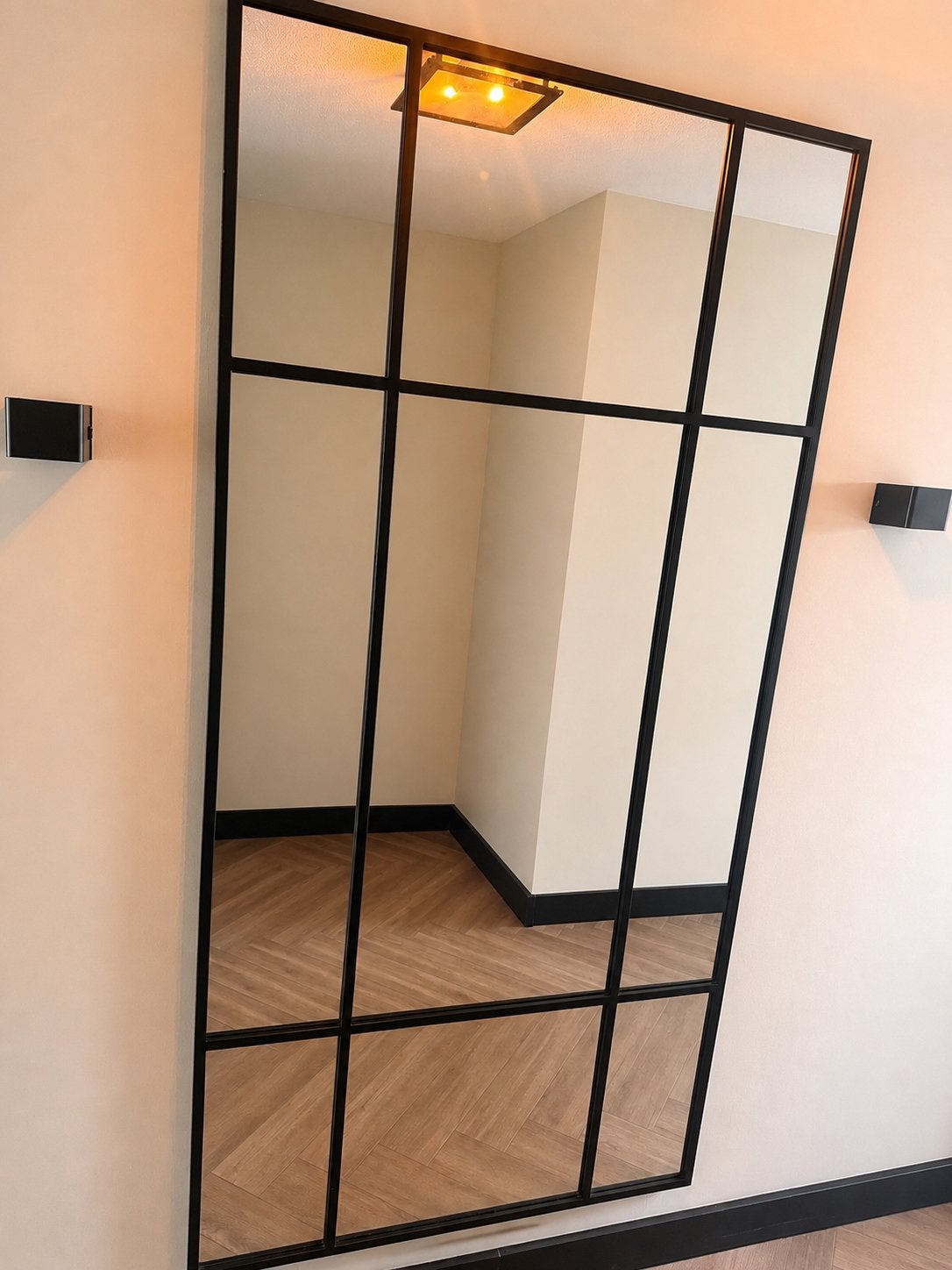 Grote spiegel met zwart metalen frame, Huis en Inrichting, Woonaccessoires | Spiegels, Ophalen, 200 cm of meer, Zo goed als nieuw