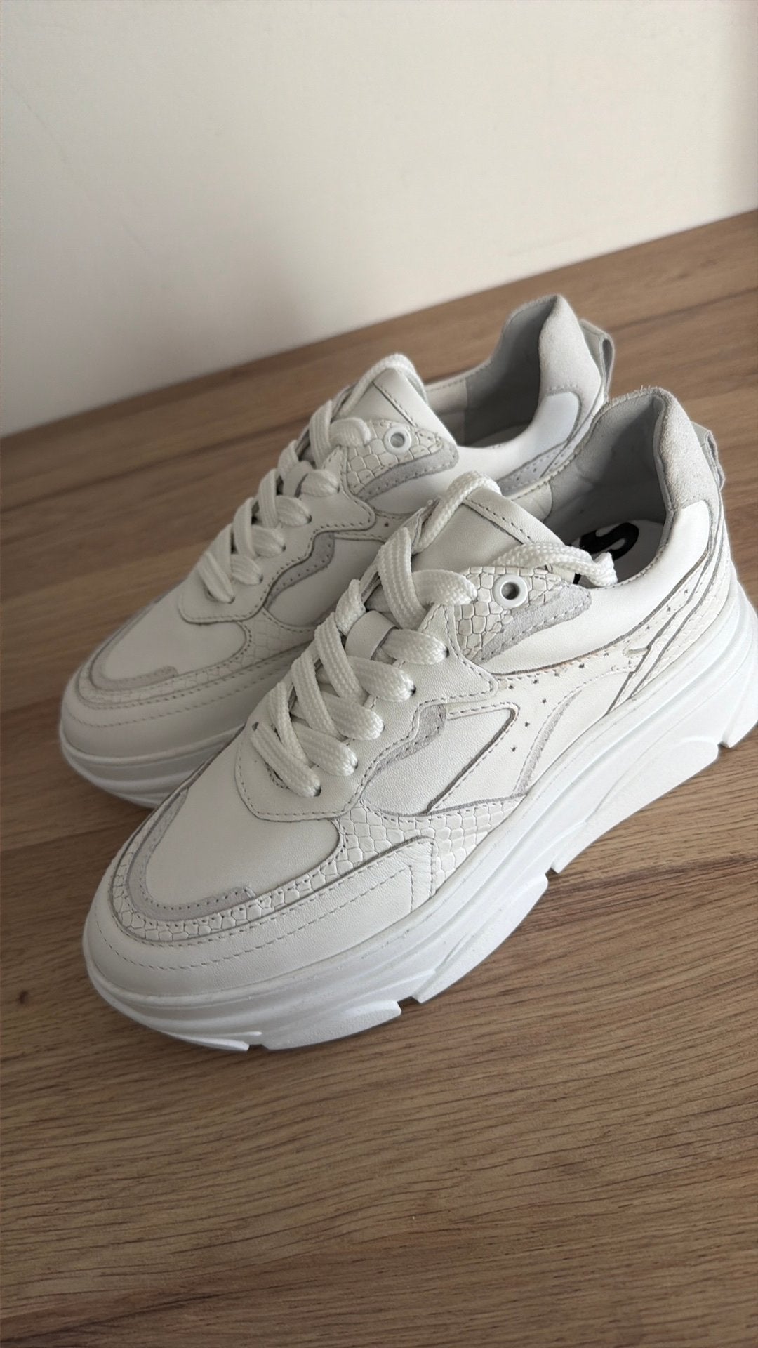 Witte Leren sneakers maat 38, Ophalen, Zo goed als nieuw, Wit