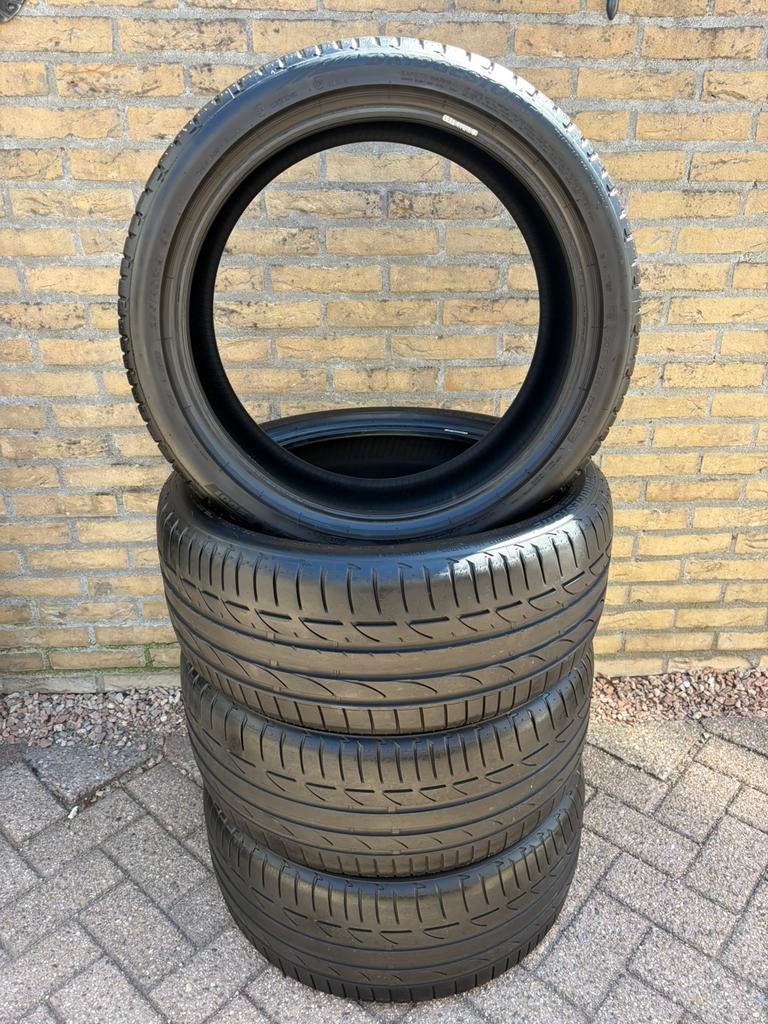 Mooie zomerbanden 235/40 R 19, Auto-onderdelen, Banden en Velgen, VL, 235 mm, Band(en), VL