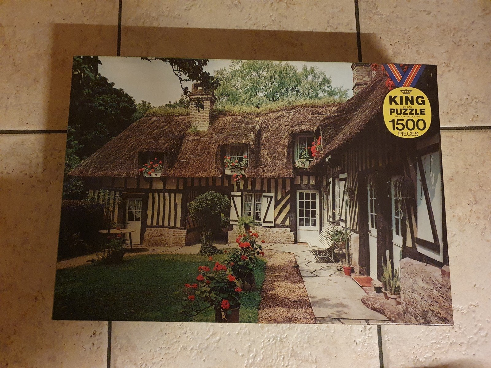 King Puzzel 1500 stukjes - Cottage met rieten dak, Ophalen, 500 t/m 1500 stukjes, Zo goed als nieuw, Legpuzzel