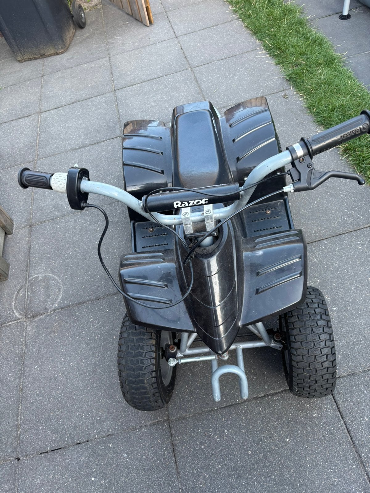 24V elektrische Razor Quad voor 4 tot 16 jarigen, Ophalen, Zo goed als nieuw