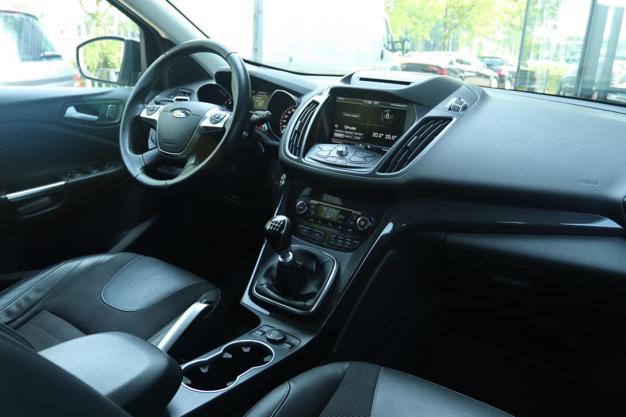 FORD KUGA 1.5 TITANIUM | WINTERPACK | TREKHAAK | SYNC2 | CLI, Euro 6, 4 cilinders, Leder en Stof, Zwart