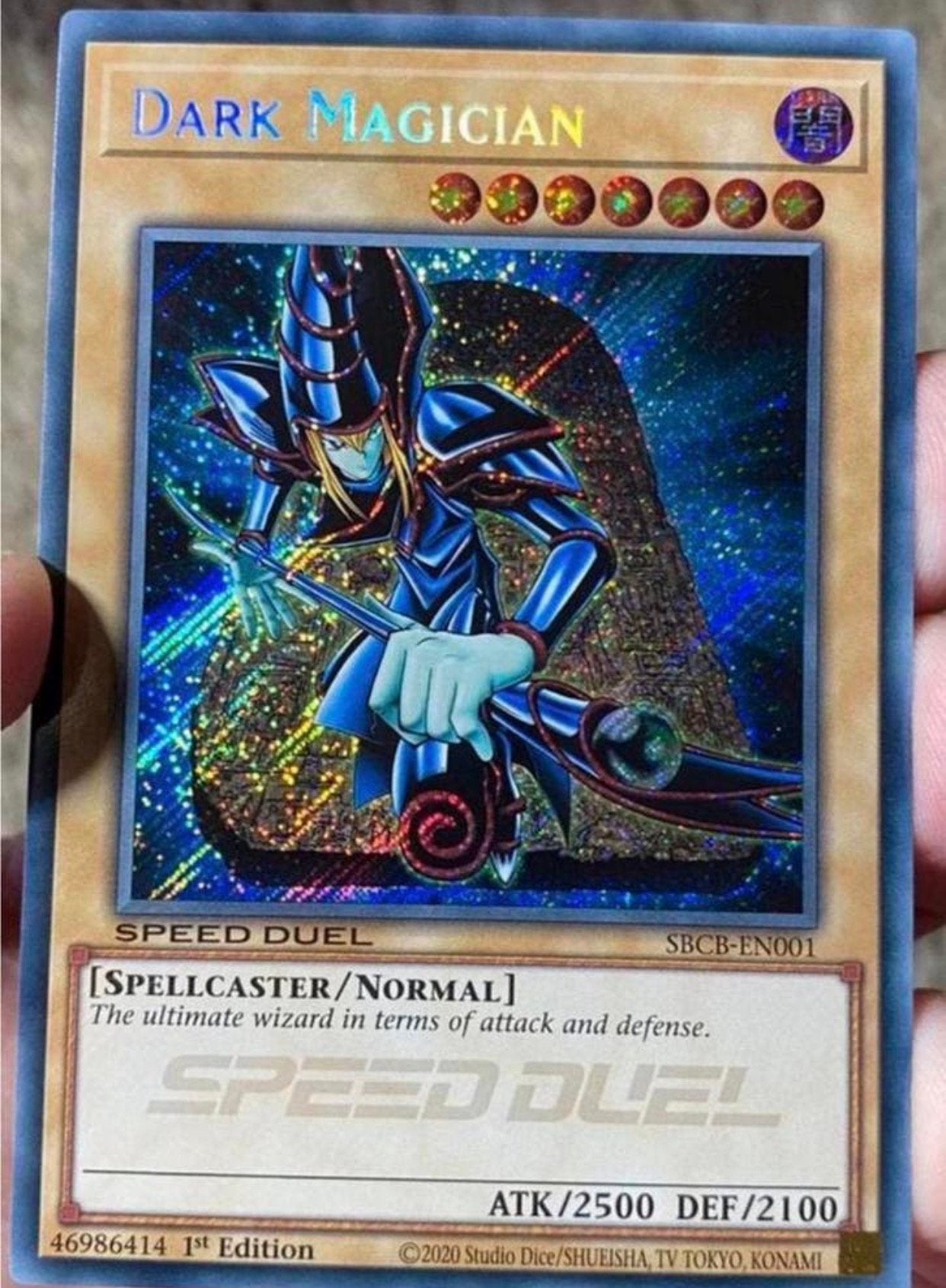Yu-Gi-Oh! Dark Magician SBCB 1st Edition !, Ophalen of Verzenden, Zo goed als nieuw, Losse kaart, Foil