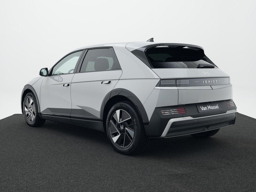 Hyundai IONIQ 5 Long Range Pure Edition 84 kWh | Stoelverwar, Auto's, Hyundai, 228 pk, Achterwielaandrijving, Zwart, IONIQ 5