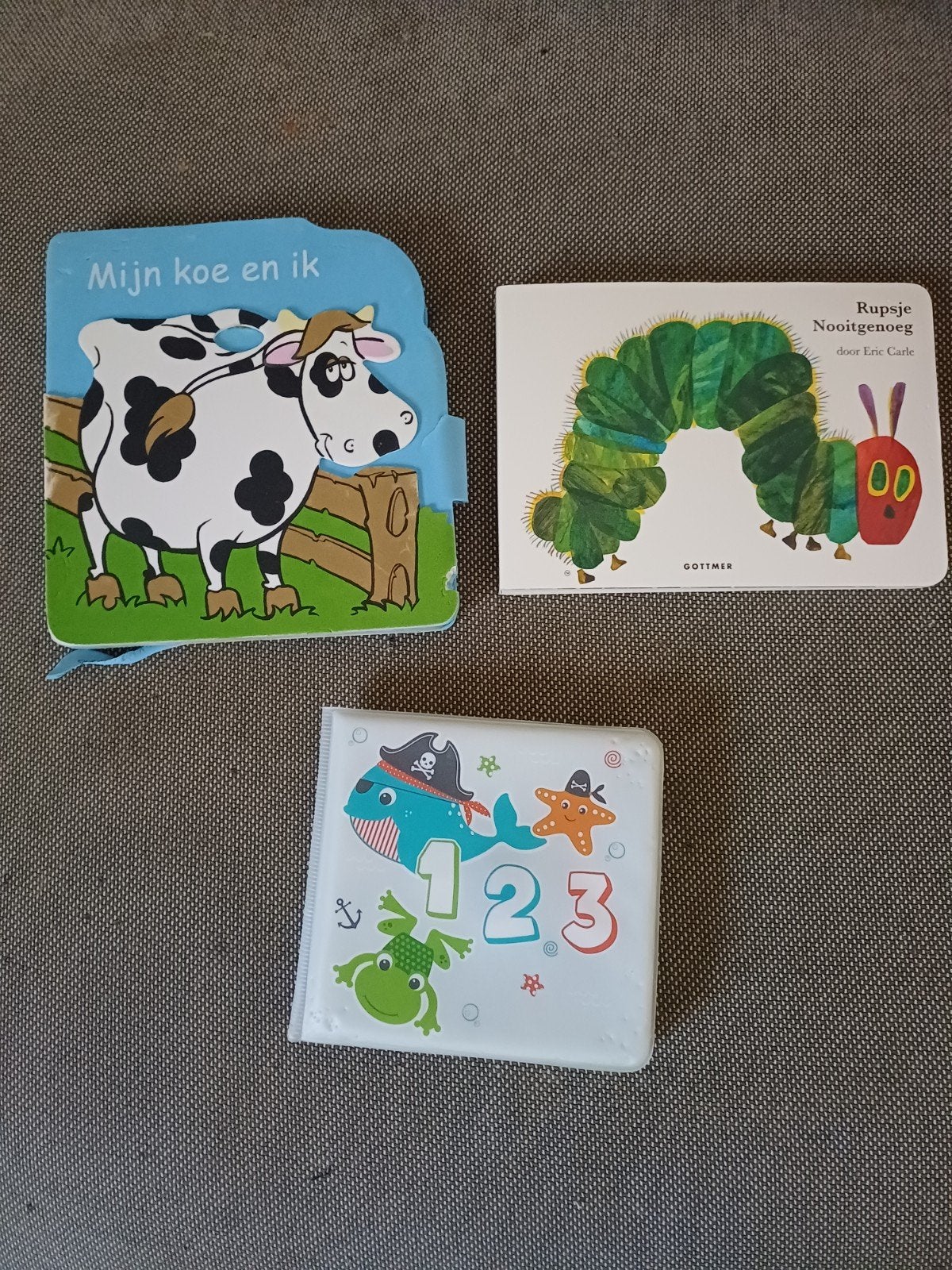 Leuke set van 3 babyboekjes: Rupsje Nooitgenoeg, Koe en 123, Gelezen, Ophalen of Verzenden, 0 tot 6 maanden, Uitklap-, Voel- of Ontdekboek