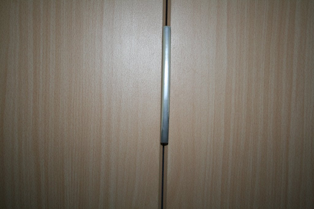 Gezocht: Handvat voor kledingkast., Verzenden, Zo goed als nieuw, Minder dan 25 cm, Minder dan 50 cm