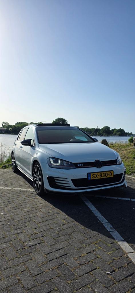 Volkswagen Golf 7 GTI • 350+ PK, Stof, 4 cilinders, 1984 cc, Wit