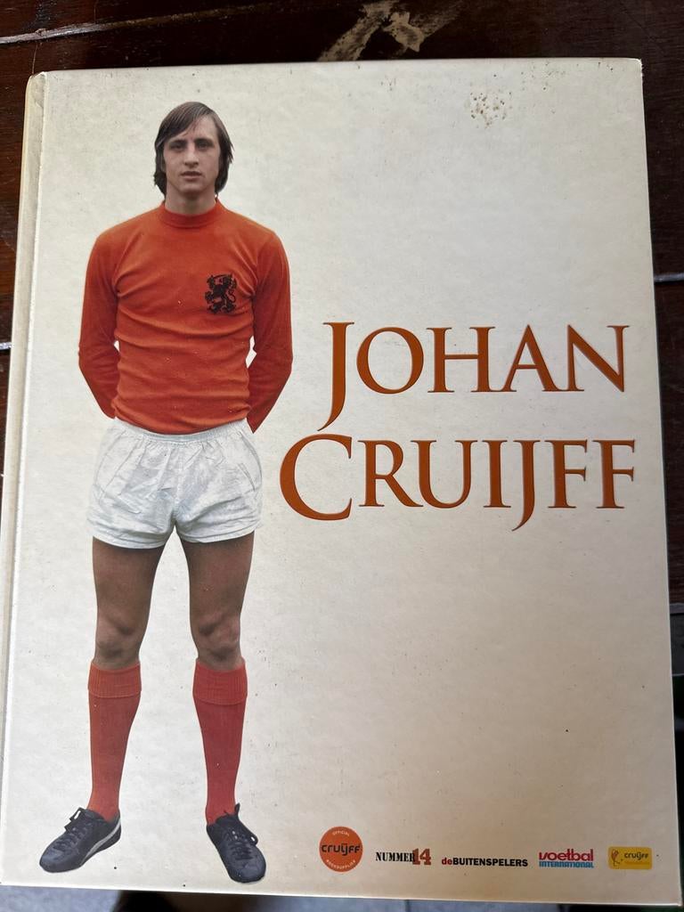 Johan Cruijff Boek - Voetbal International, Ophalen of Verzenden, Gelezen, Balsport