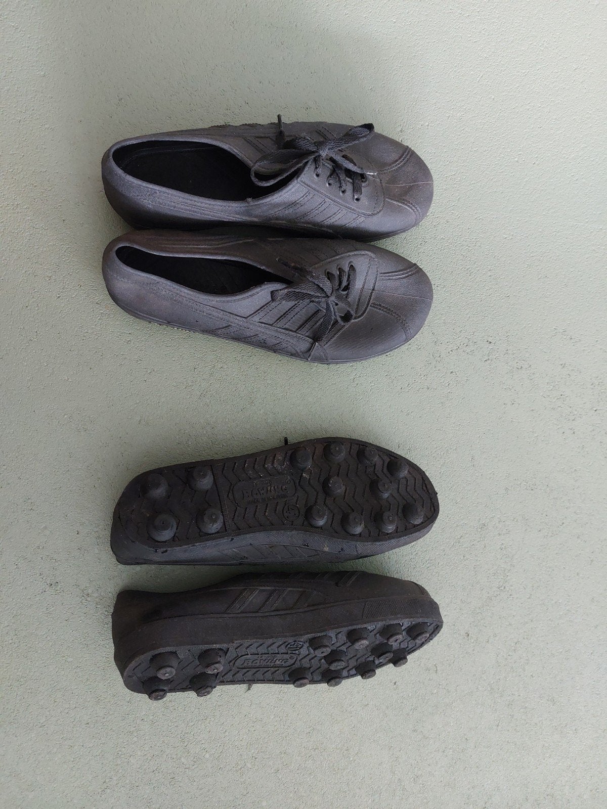 2 zwarte rubberen schoenen maat 42, Ophalen, Zo goed als nieuw, Zwart, Sneakers of Gympen