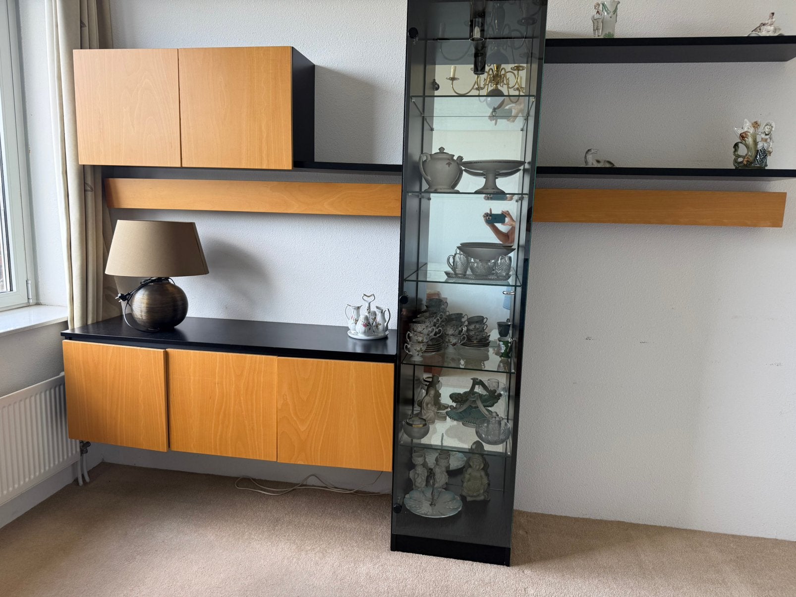 Moderne wandkast / wandmeubel met vitrinekast, Ophalen, 250 tot 300 cm, Met deur(en), Zo goed als nieuw