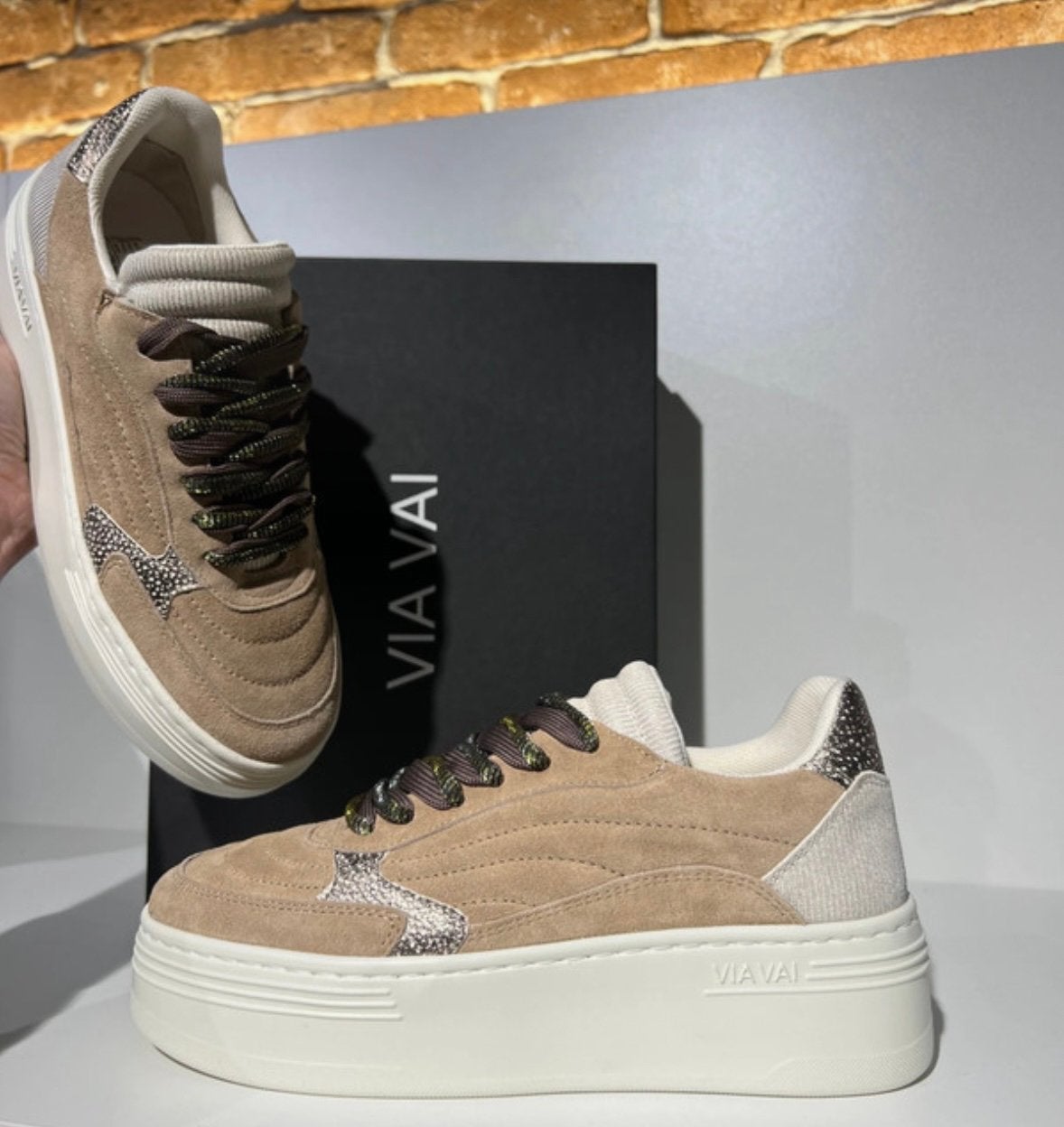VIA VAI Isa Josie Sneakers dames, Beige, Nieuw, Ophalen of Verzenden, Sneakers of Gympen