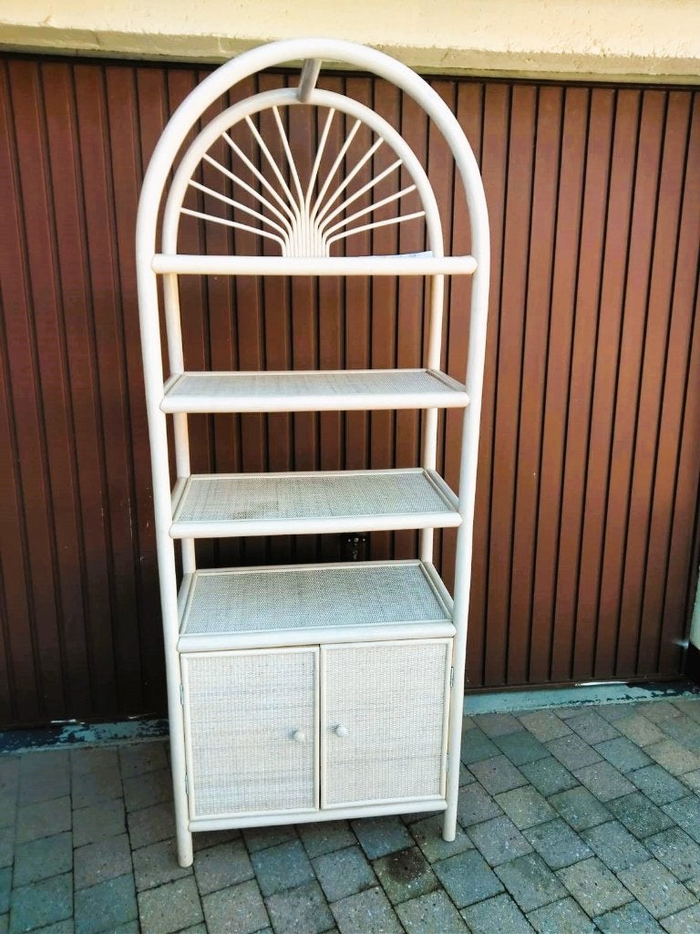Hoge rotan boogkast (wit)., Huis en Inrichting, Ophalen, 25 tot 50 cm, 50 tot 100 cm, Minder dan 100 cm