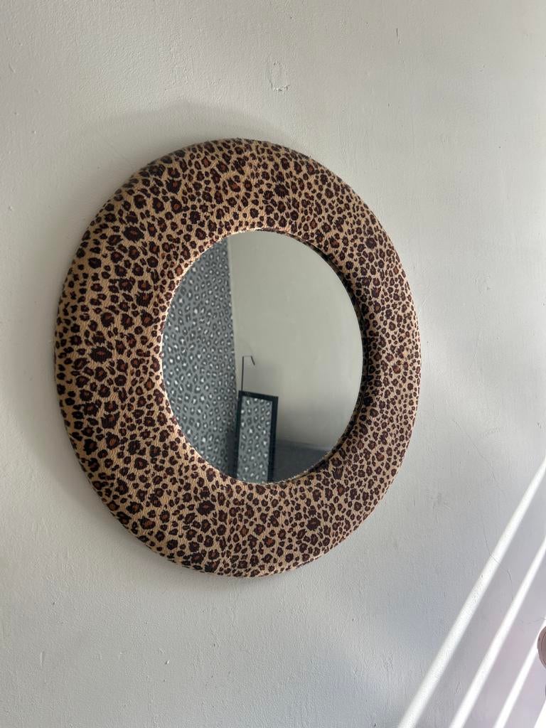 Ronde spiegel met panterprint frame, Huis en Inrichting, Woonaccessoires | Spiegels, Ophalen, Gebruikt, Rond, Minder dan 100 cm