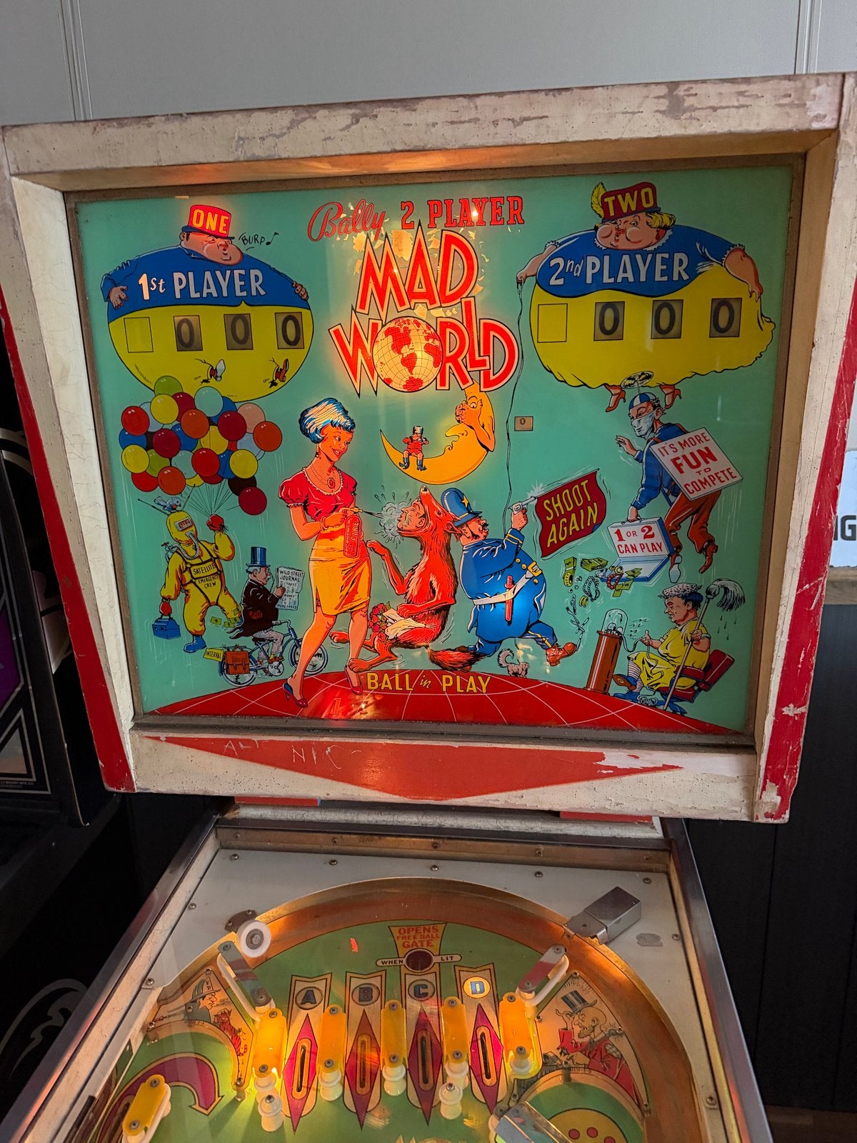 Foto 6 van Bally Mad World Flipperkast - Vintage Mechanische Flipper