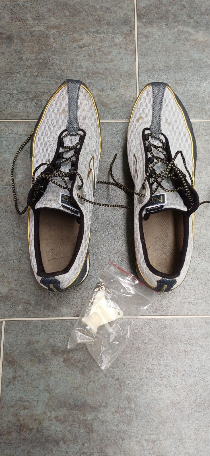 Brooks hardloopschoenen met spikes - Maat 46, Ophalen