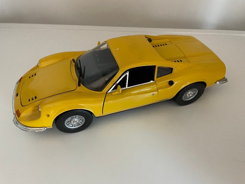 Ferrari Dino 246 GT modelauto schaal 1:18 zeer fraai, Hobby en Vrije tijd, Modelauto's | 1:18, Ophalen of Verzenden, Zo goed als nieuw