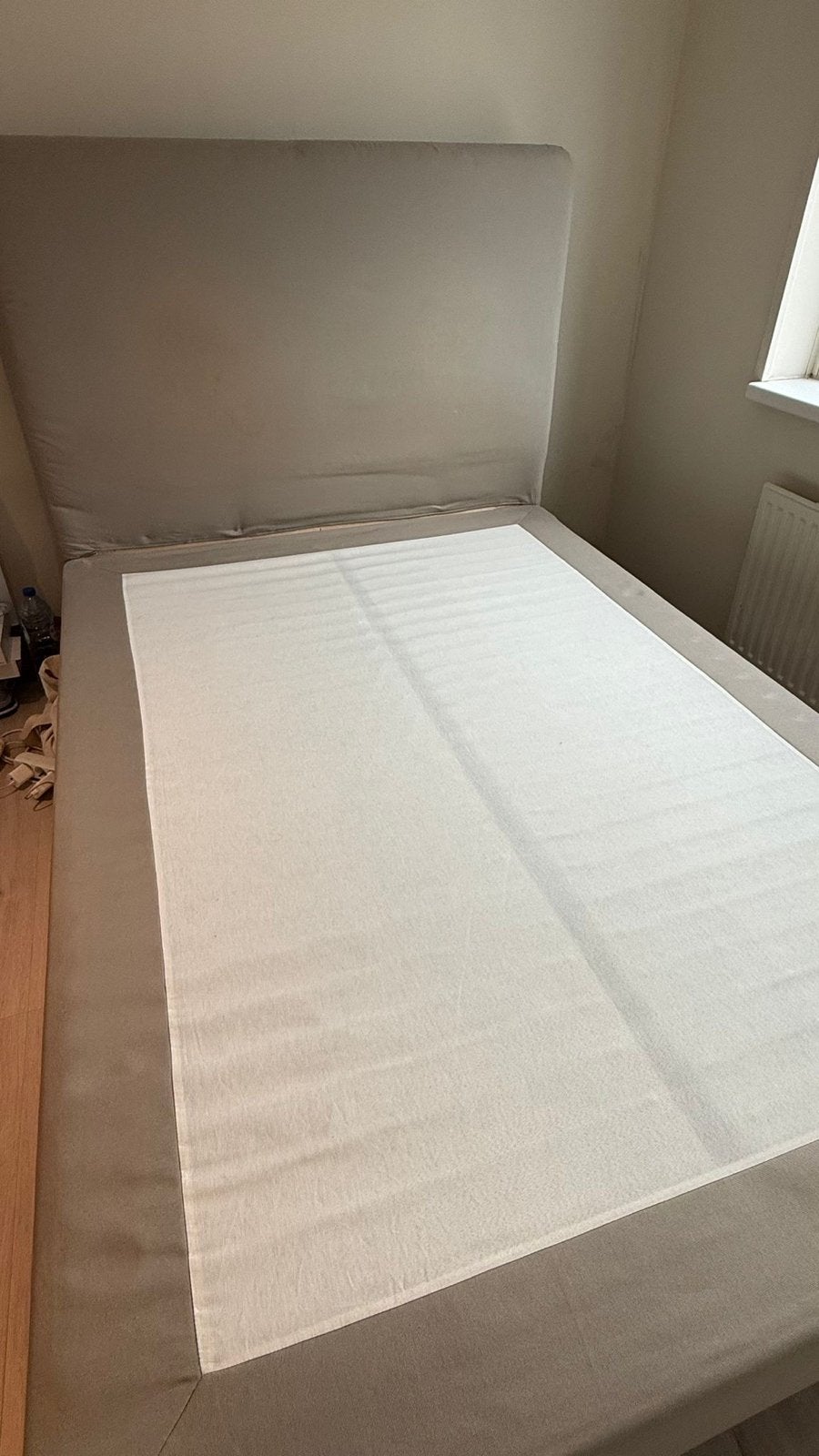 Ikea Tweepersoonsbed met lattenbodem en hoofdbord, Huis en Inrichting, Slaapkamer | Boxsprings, Zo goed als nieuw, 140 cm, 200 cm