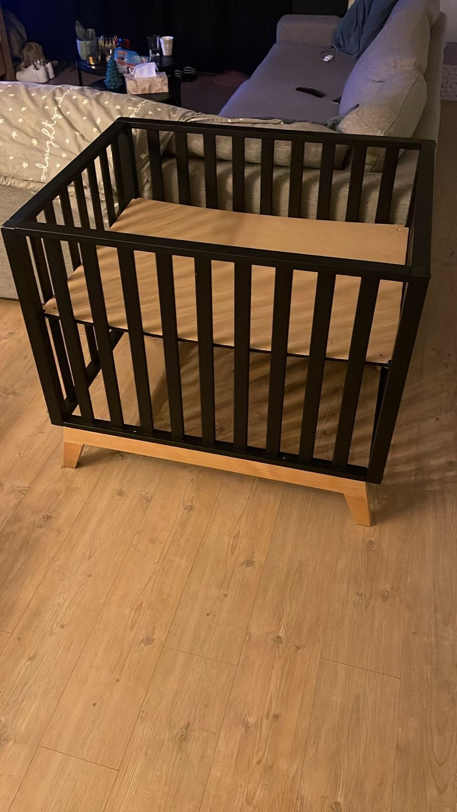Zwarte babybox met houten onderstel, Ophalen, Gebruikt, Overige typen