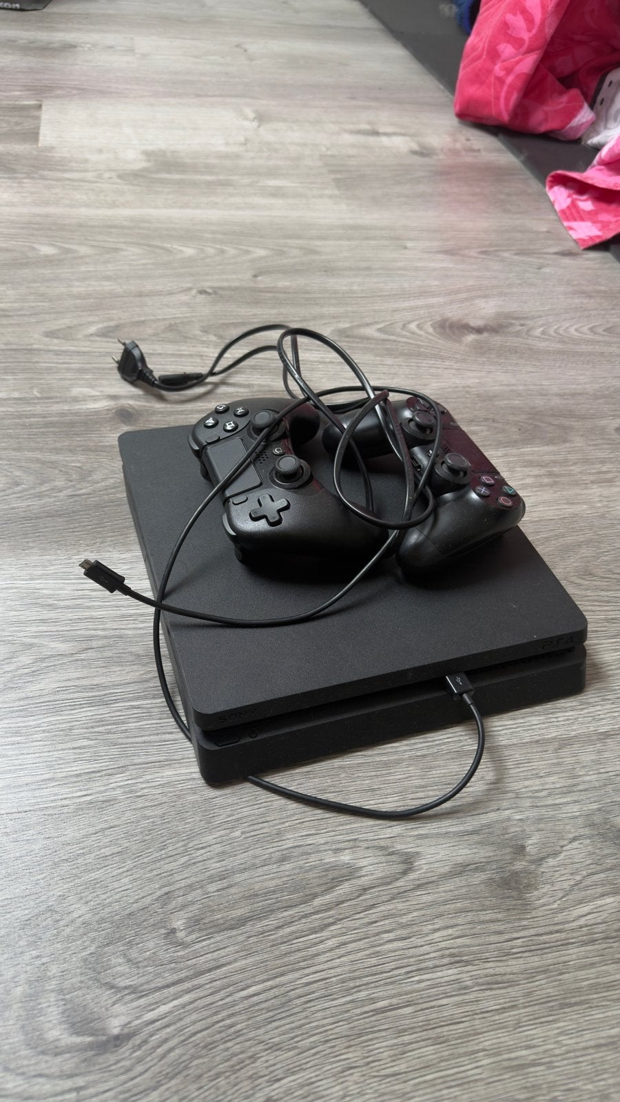 PlayStation 4 Slim met 2 controllers, Met 2 controllers, Ophalen of Verzenden, Slim, 500 GB