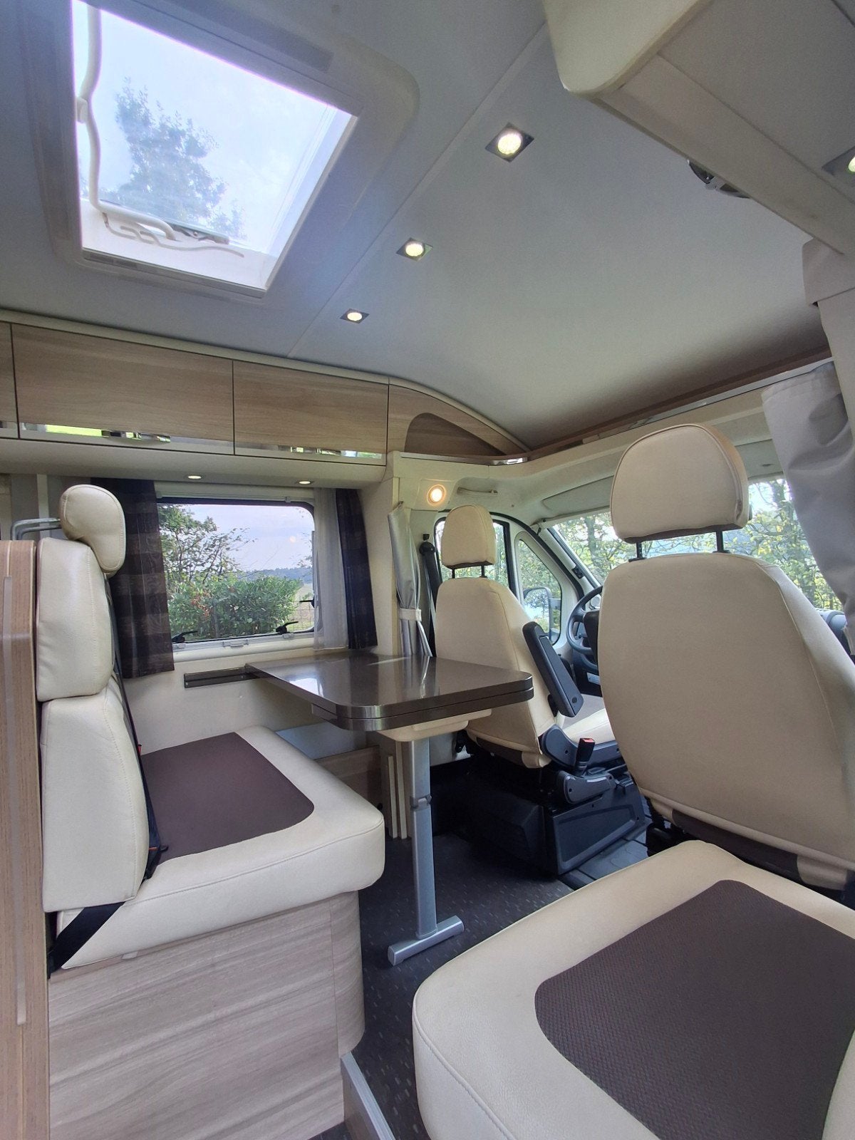 Foto 7 van " ADRIA CORAL S 670 SL -2013 - 65000 KM - APARTE BEDDEN'"