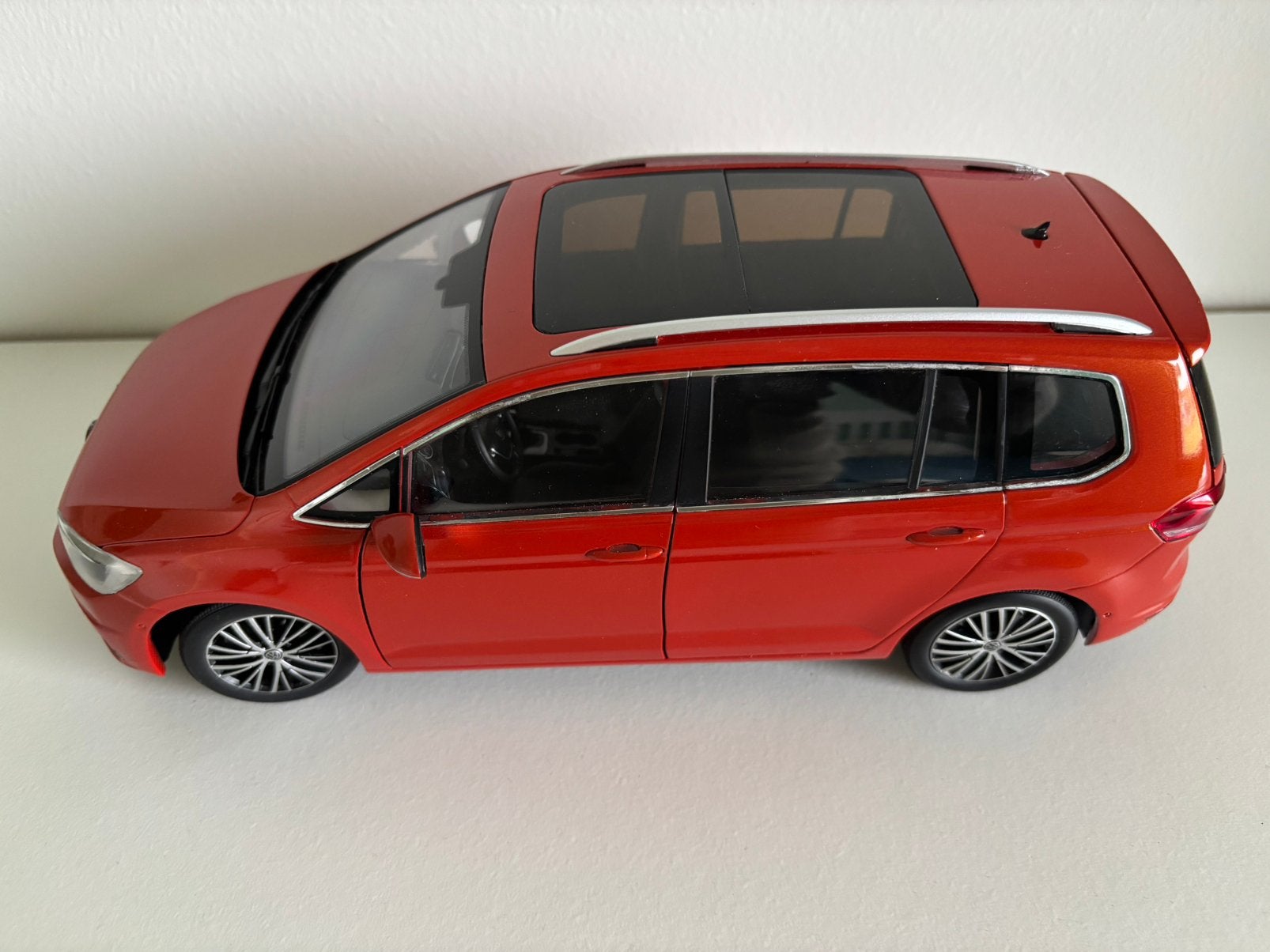 Volkswagen Touran 1/18, Ophalen of Verzenden, Nieuw, Auto, Overige merken