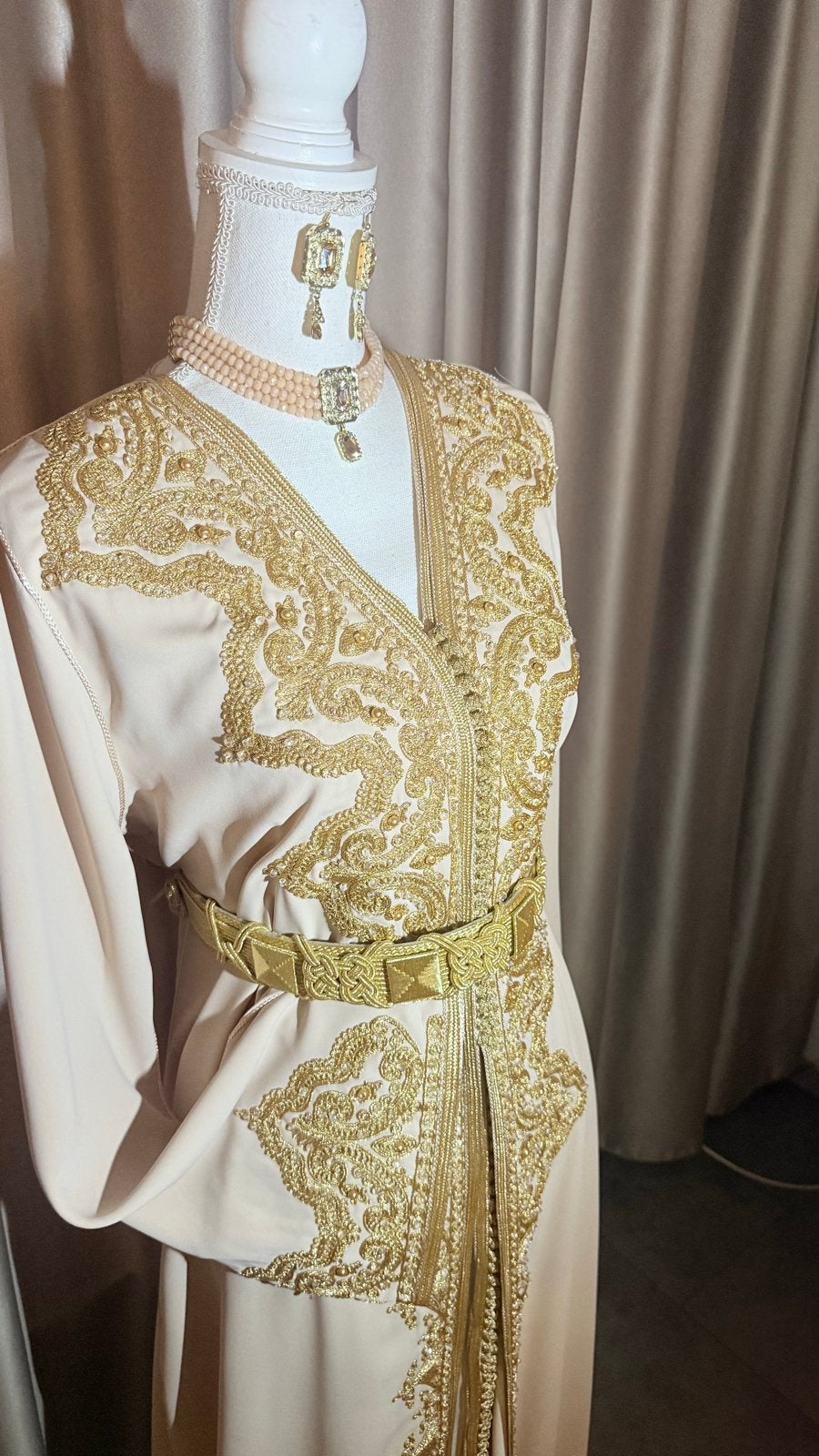 Nieuwe Marokkaanse Takchita met Riem, Kleding | Dames, Ophalen of Verzenden, Nieuw, Beige