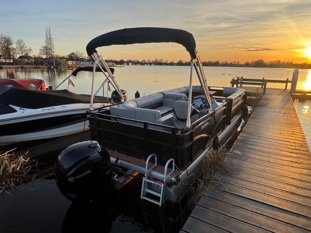 Pontonboot Rebel 580 90PK ZGAN met Trailer Ponton boot, Ophalen, Zo goed als nieuw