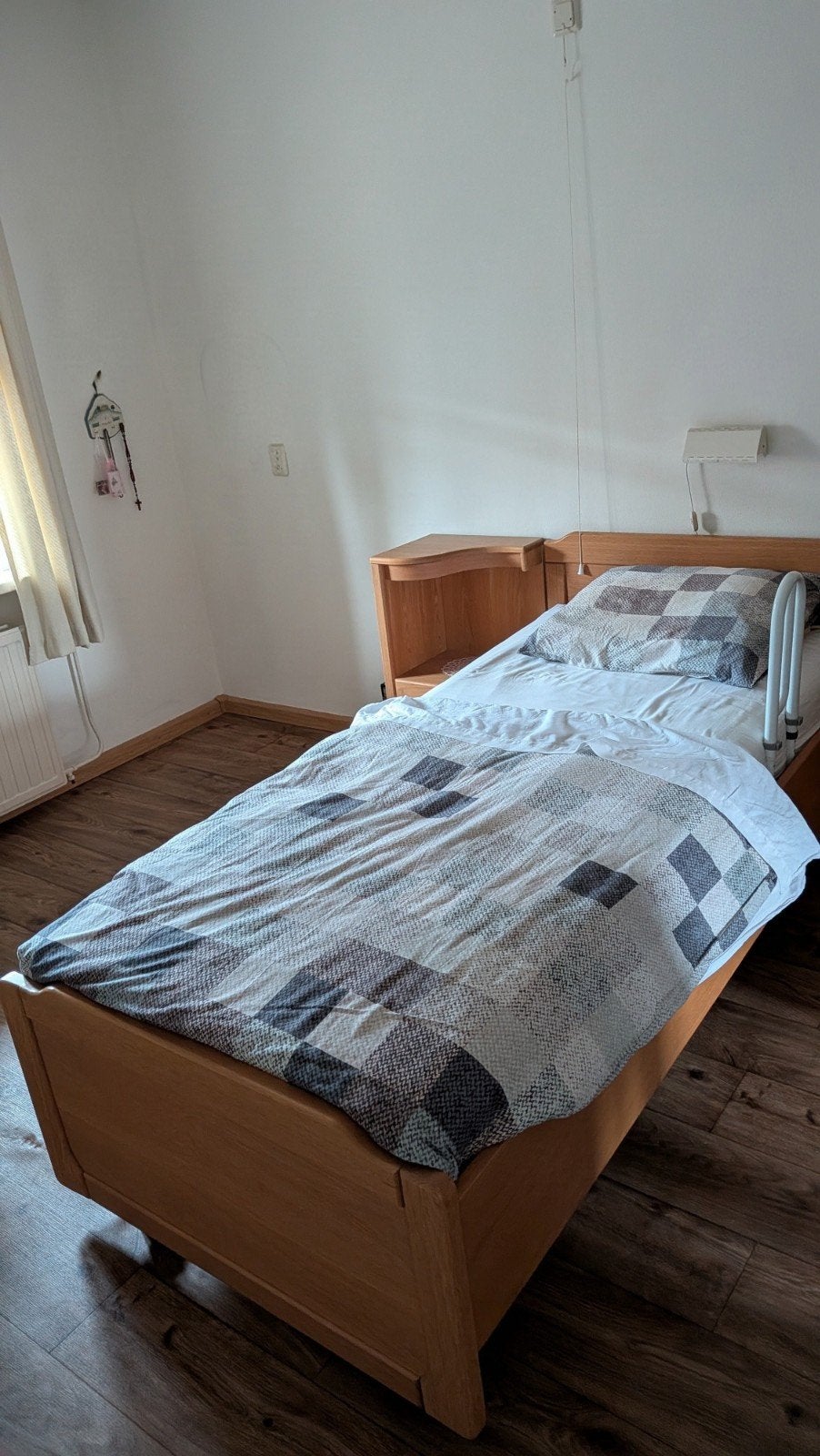 1 persoons bed met nachtkastje., Huis en Inrichting, Slaapkamer | Complete slaapkamers, Ophalen, Gebruikt, Eenpersoons