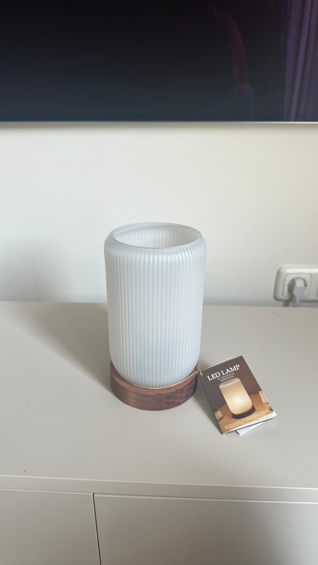 Let lamp met walnoot houte voet, Ophalen, 19 cm, Bruin, Overige typen
