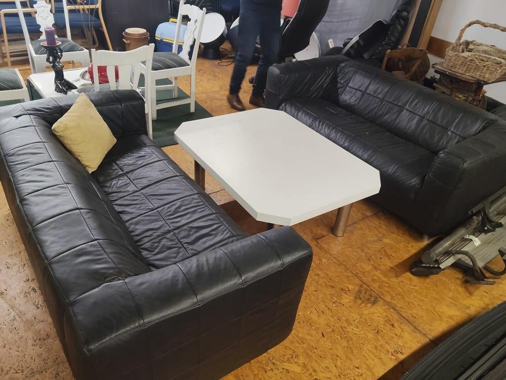 2 leren banken + tafel, Ophalen of Verzenden, Gebruikt, 75 tot 100 cm