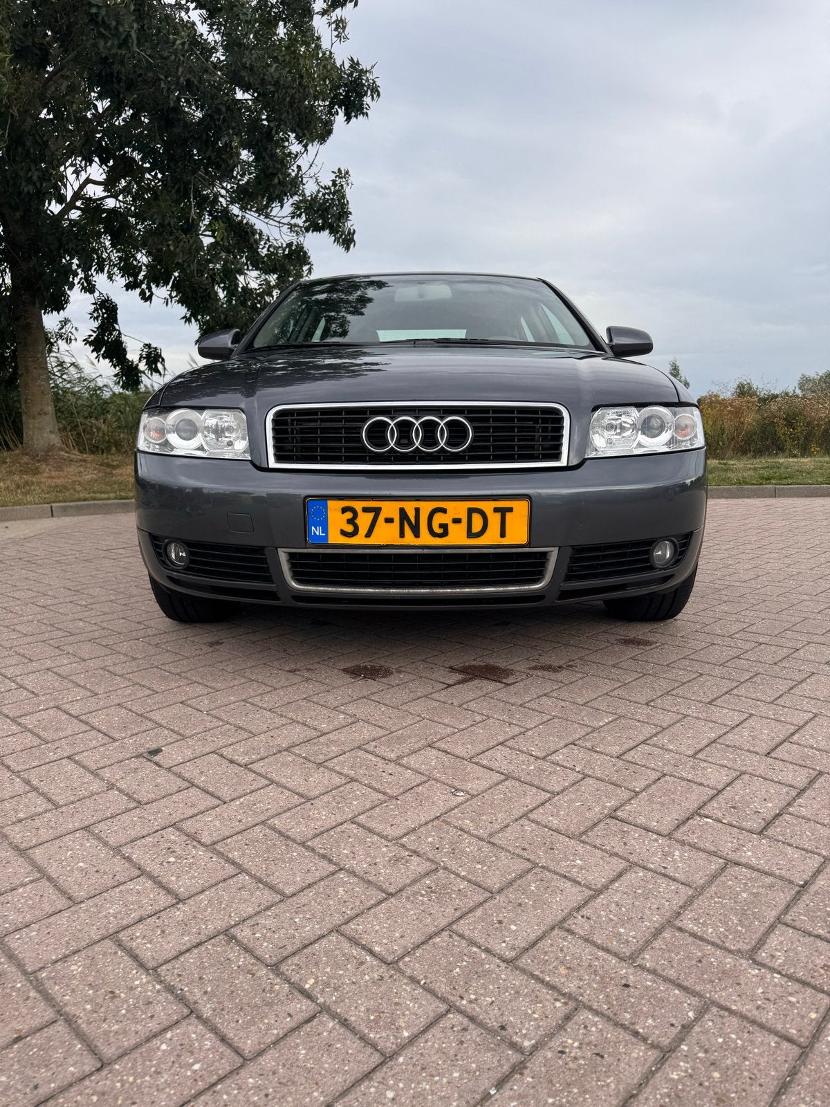 Audi A4 2.0 96KW AUT 2003 Grijs, Auto's, 1340 kg, 4 cilinders, 1984 cc, A4