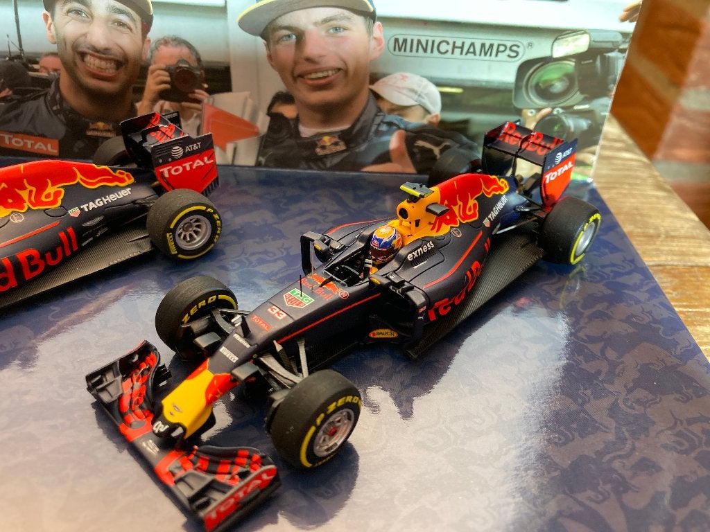 Max Verstappen Daniël Ricciardo 1:43 duo-set Red Bull 2016, Ophalen of Verzenden, Nieuw, Formule 1
