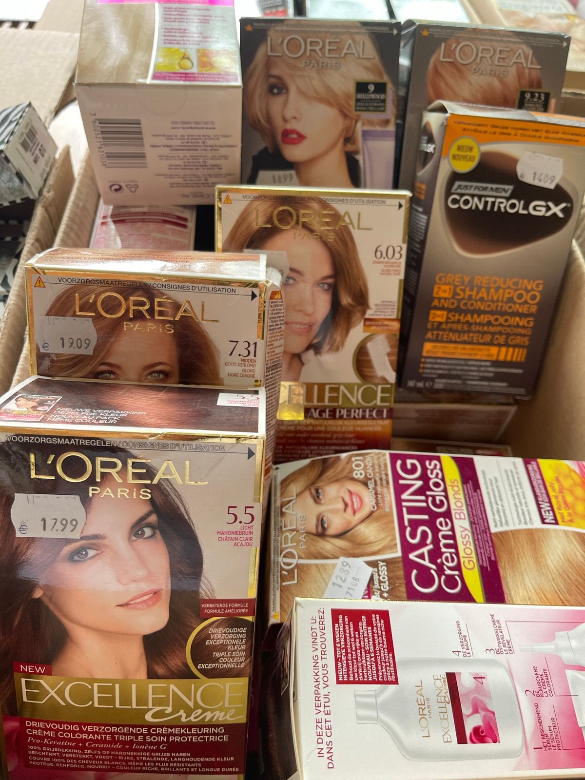 Grote partij haarverf L'Oréal, Syoss, Garnier, Jungle Fever, Sieraden, Tassen en Uiterlijk, Uiterlijk | Haarverzorging, Ophalen of Verzenden