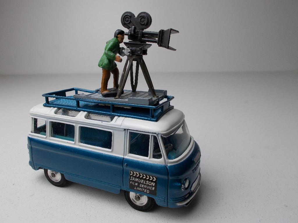 ≥ 1968 Corgi Toys 479 COMMER BUS 2500 SERIES 