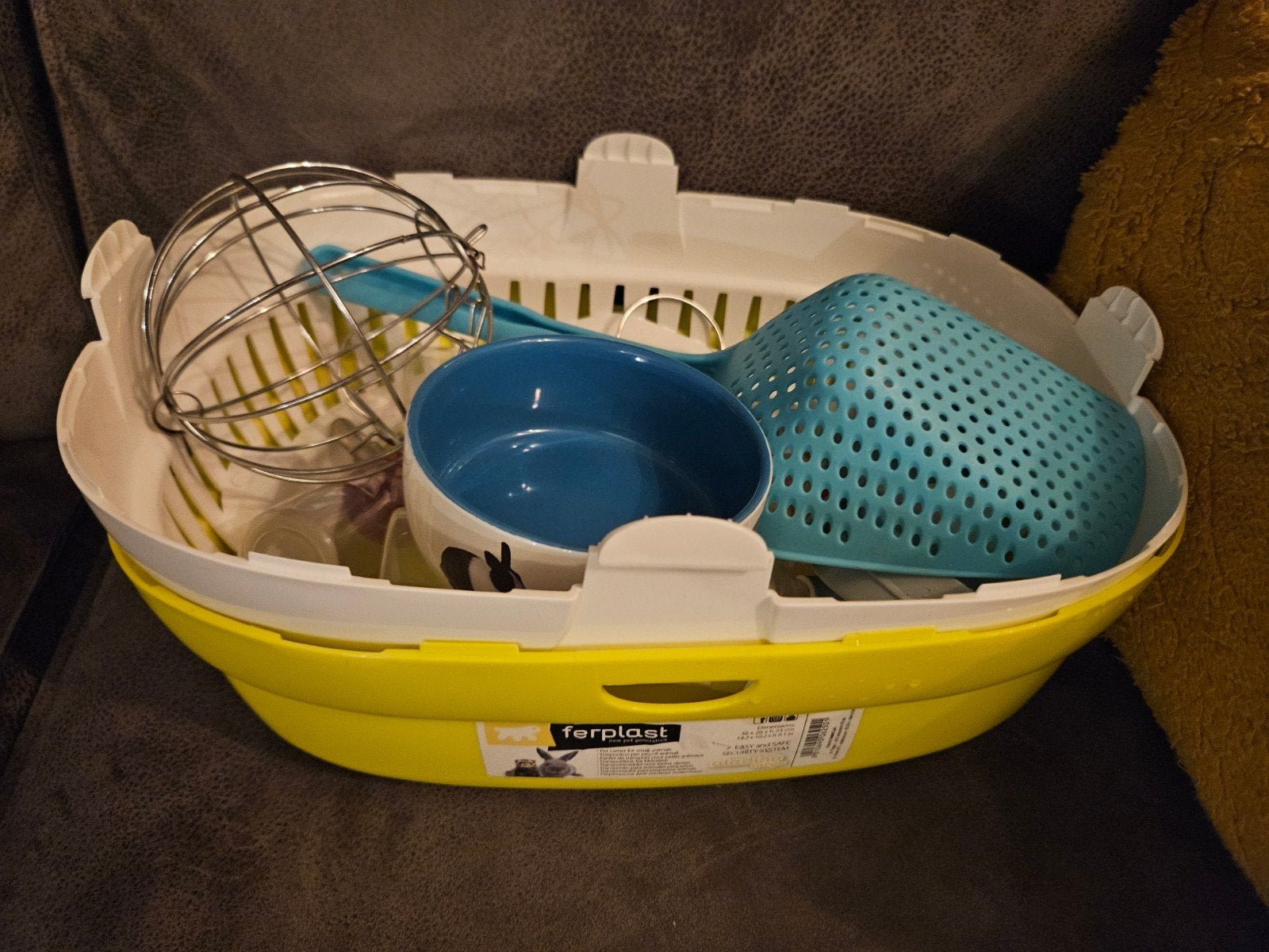 Ferplast draagmand36x26xh23,drinkflesjes,voederbakje,hooibal, Ophalen, Zo goed als nieuw, Transportkoffer of -box