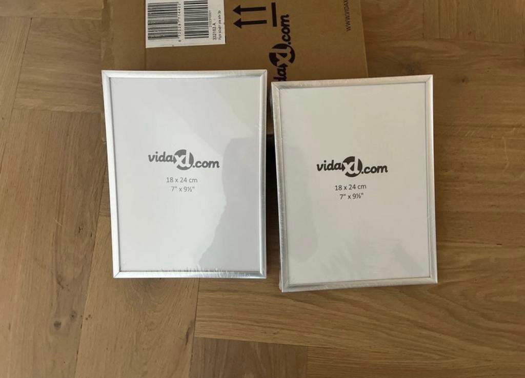2 zilverkleurige fotolijsten, 18x24 cm, nieuw in verpakking, Ophalen of Verzenden, Nieuw