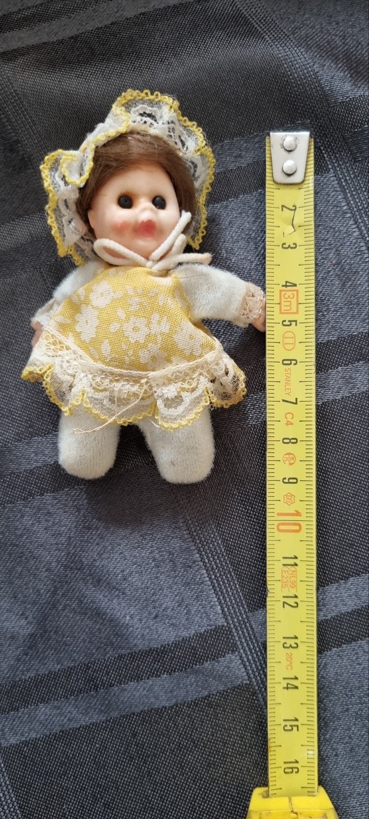 Vintage Les Petites Amies Poppetje - Geel Jurkje, Kinderen en Baby's, Speelgoed | Poppen, Ophalen of Verzenden, Zo goed als nieuw